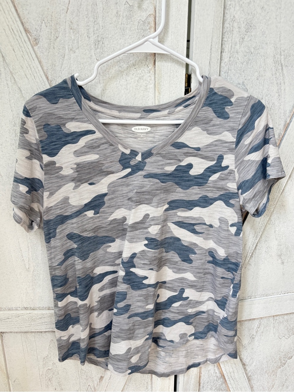 Old Navy Everywear Camouflage T-Shirt Women’s Medium Blue & Gray V-Neck Cotton